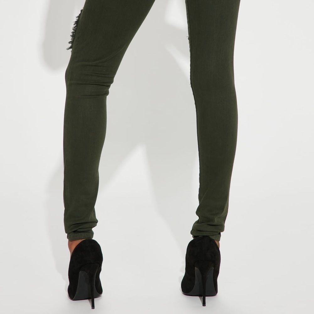 NWT. Fashion Nova Glistening Jeans in Olive Green. 11 - Picture 10 of 11
